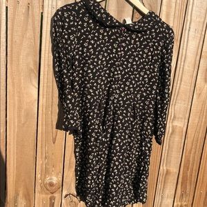 ✨ 6 for $15 sale ✨ Forever 21 black floral hipster
